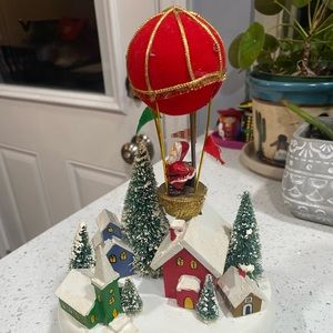 1980 Enesco Christmas Here Comes Santa Clause Mechanical Balloon Music Box